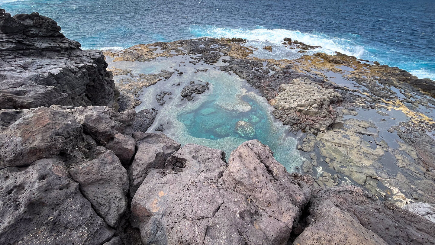 Los Charcones an der Vulkanküste bei Playa Blanca