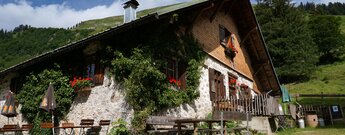 Brotzeiten und hausgemachte Kuchen in der Engeratsgund-Alpe im Oberallgäu