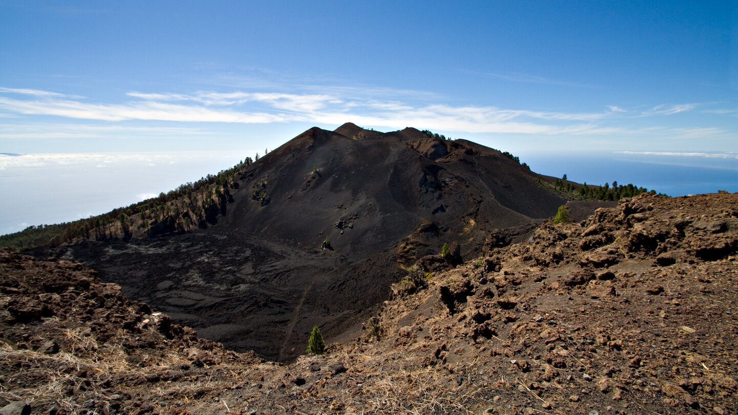 Lavasee vor den Vulkanen Montaña del Fraile, Duraznero und Deseada