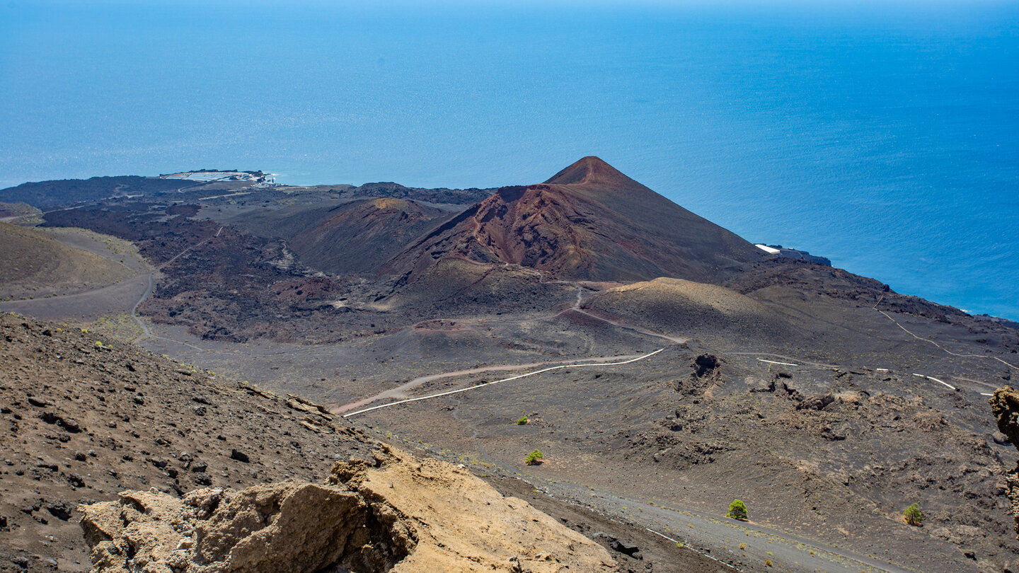 Teneguía und die Salinas de Fuencaliente vom Aussichtspunkt am San Antonio