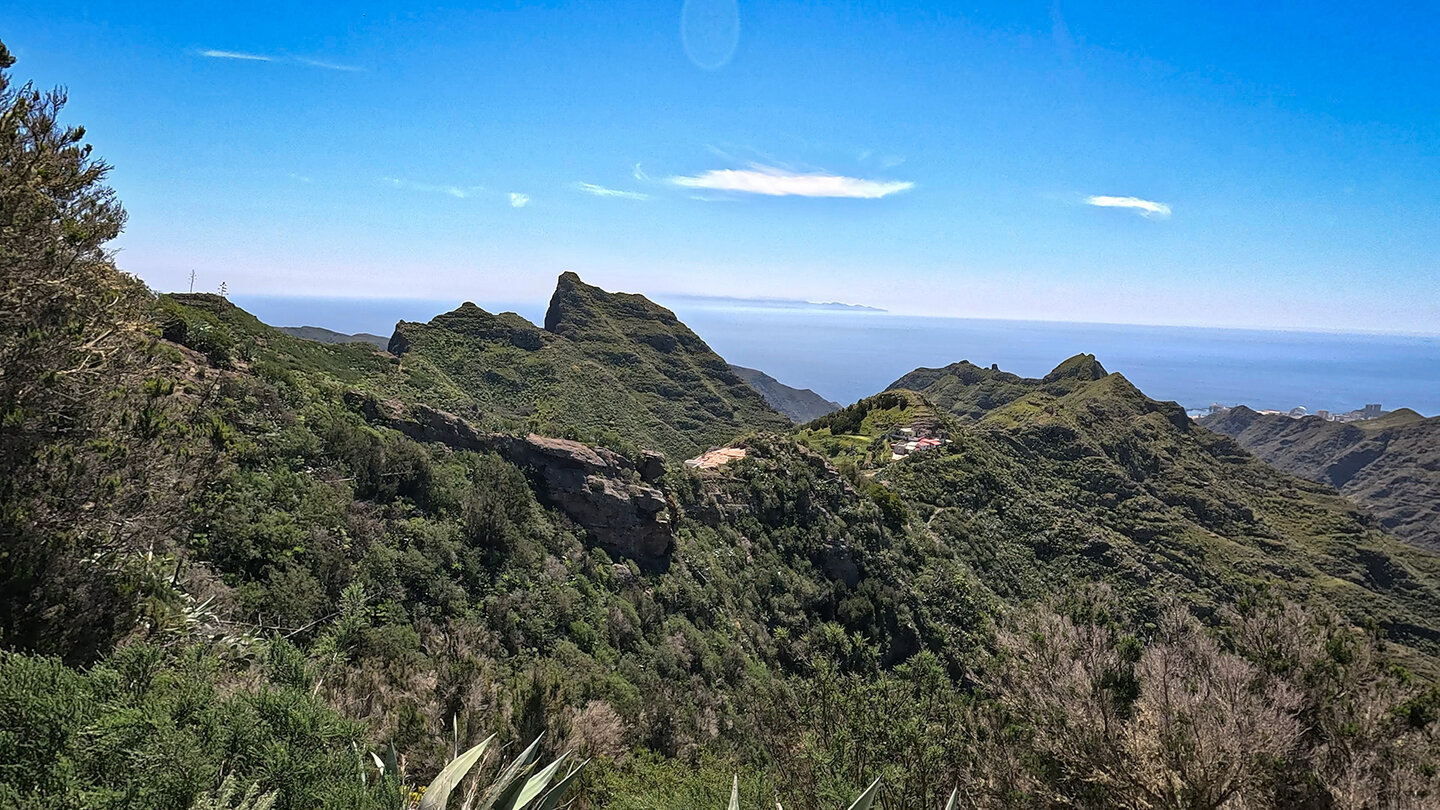 der Wanderweg ist mit herrlichen Panoramablicken bis nach Santa Cruz und Gran Canaria ausgestattet der Wanderweg bietet großartige Panormablicke bis Santa Cruz und Gran Canaria