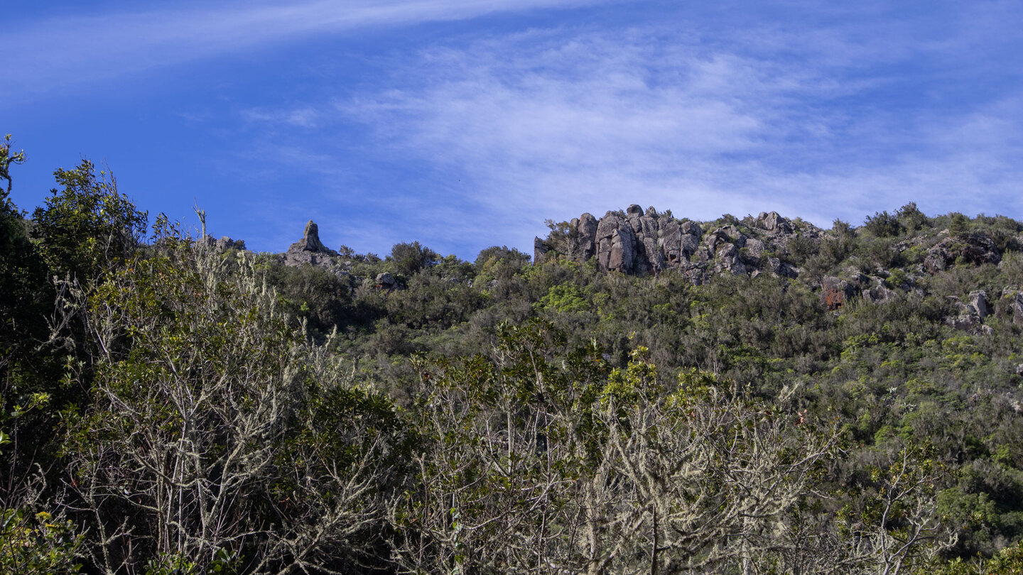 Felsformationen am gegenüberliegenden Bergkamm