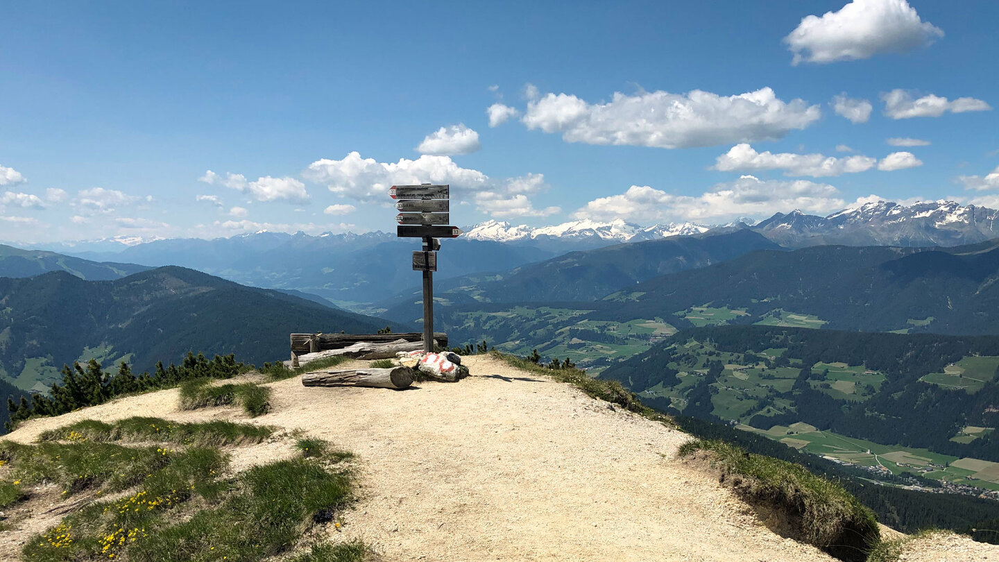 Wegweiser am Sarlsattel