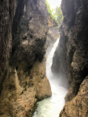 tosendes Wasser in der Leutascher Geisterklamm
