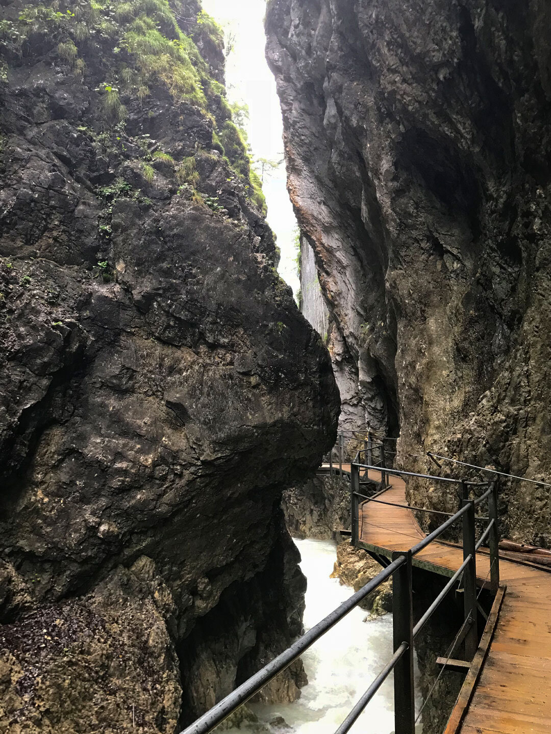 verschlungene Wegführung in der Leutascher Geisterklamm