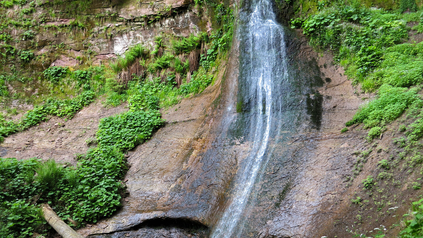 glatt geschliffene Felswand am Sankenbach Wasserfall