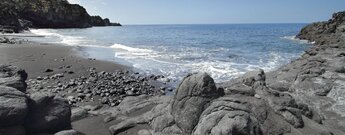 Blick entlang des Strands Playa de Charco Verde auf La Palma