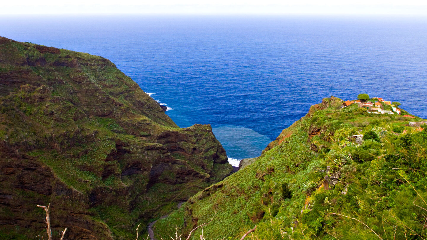 der gewaltige Einschnitt des Barranco Fagundos mit Blick auf El Tablado auf La Palma