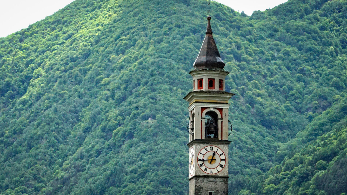 der Kirchturm der Beata Vergine Assunta