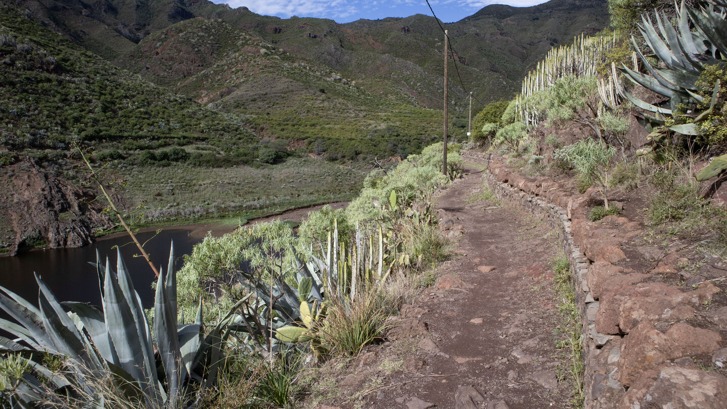 Wanderweg oberhalb der Presa de Tahodio