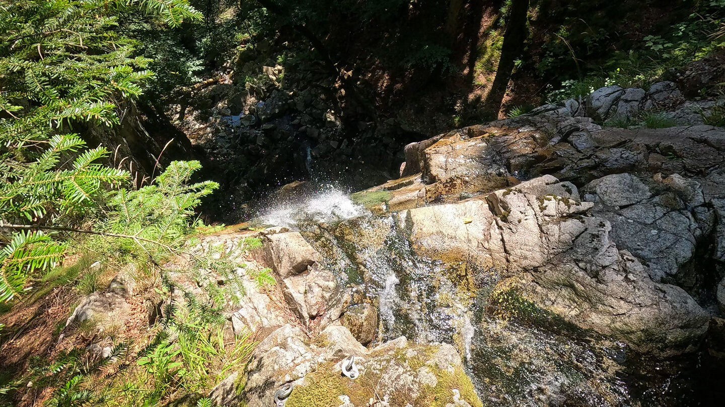 hohe und steile Fallstufe des Wasserfalls Cascade du Bockloch steile Fallstufe des Wasserfalls Cascade du Bockloch