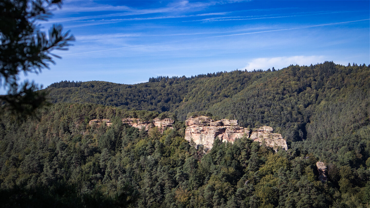 Der Burghalder Felsen aus der Ferne