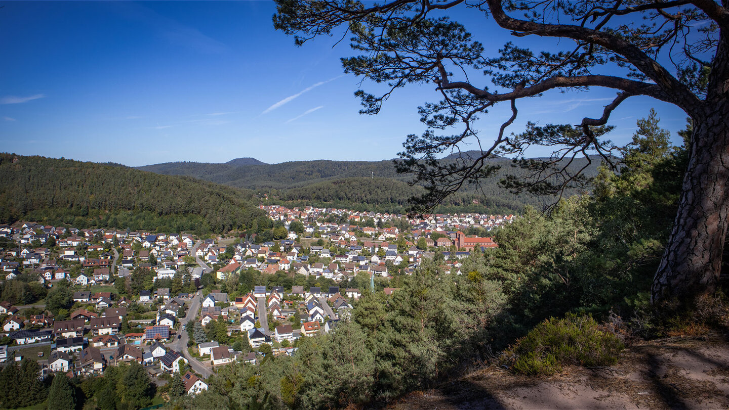 Panorama vom Buntsandsteinplateau des Kahlen Felsen auf Hauenstein