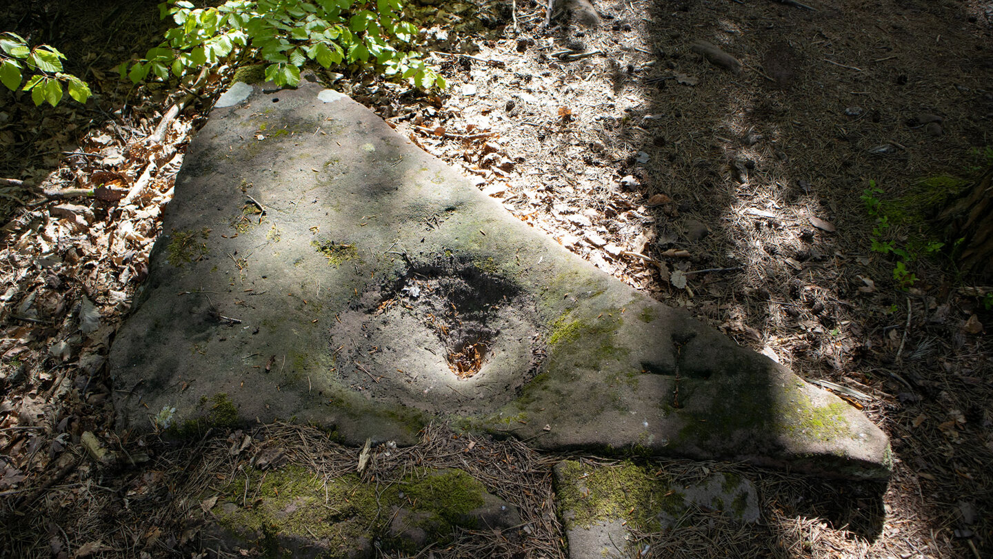 Markierungsstein am Hauensteiner Schusterpfad