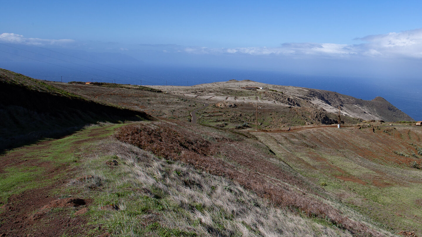 der Wanderweg verläuft entlang der Flanke des Montaña del Vallado