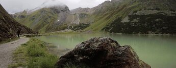 Wanderweg am Riffelsee im Kaunergrat