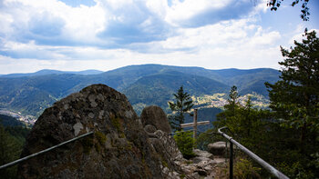 Panorama vom Kleinen Latschigfelsen übers Murgtal