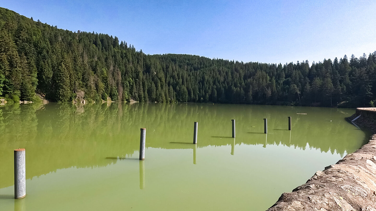 Staumauer des Lac Vert Staumauer des Lac Vert