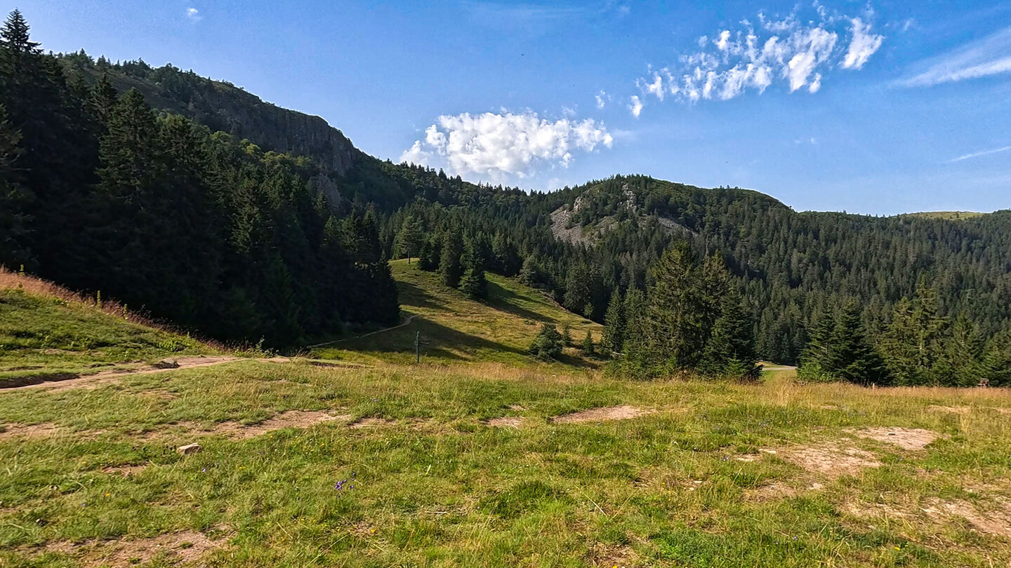 Panorama am Wanderweg zum Seestaedtle unterhalb der Le Tanet Felswand Panorama am Wanderweg zum Seestaedtle unterhalb der Le Tanet Felswand