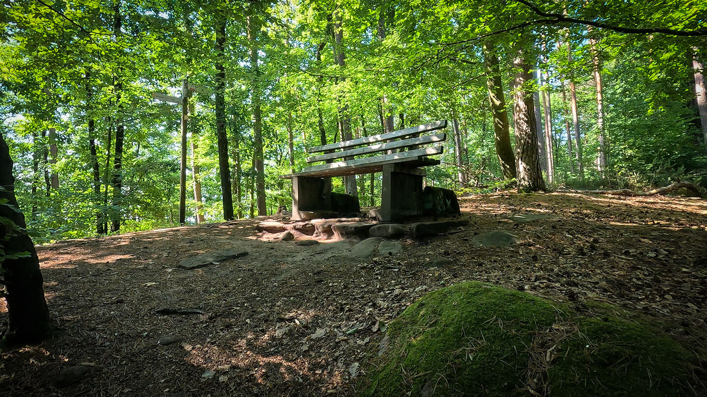 Rastplatz am Rötzenberg bei Dimbach im Pfälzerwald Rastplatz am Rötzenberg bei Dimbach