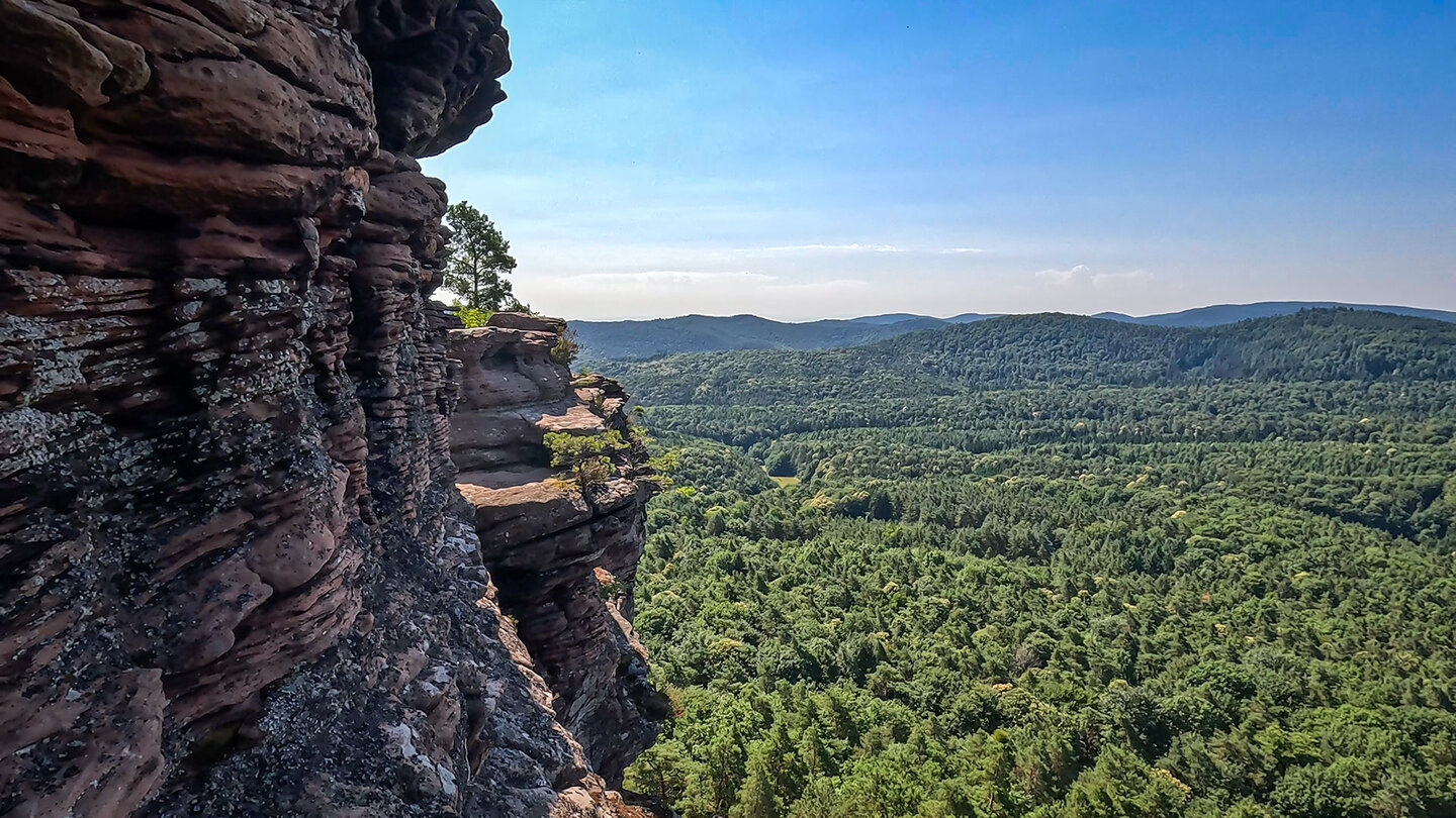 Ausblick vom Rötzenfelsen am Dimbacher Buntsandstein Höhenweg Rötzenfelsen am Dimbacher Buntsandstein Höhenweg