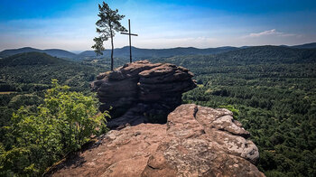Rötzenfels und Rötzenpfeiler im Pfälzerwald
