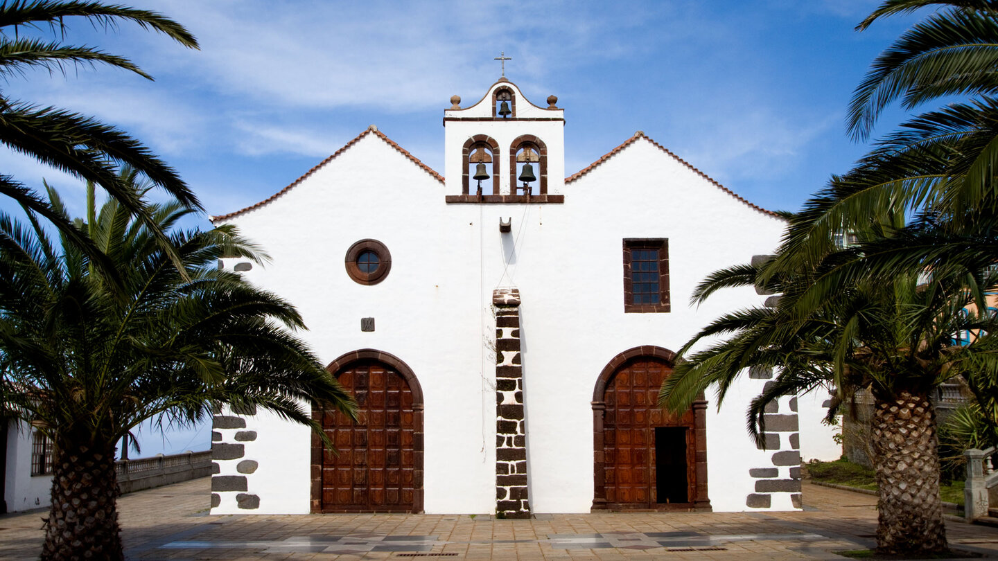 Eingangsportale der Kirche Templo Parroquial de Nuestra Señora de la Luz in Santo Domingo de Garafía auf La Palma