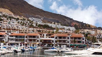 der Hafen von Los Gigantes auf Teneriffa