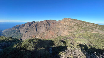 Blick entlang der Gipfelkette der Ruta de Crestería bis nach Tazacorte