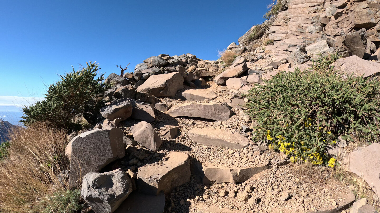 Wanderweg entlang der Gipfelkette der Caldera