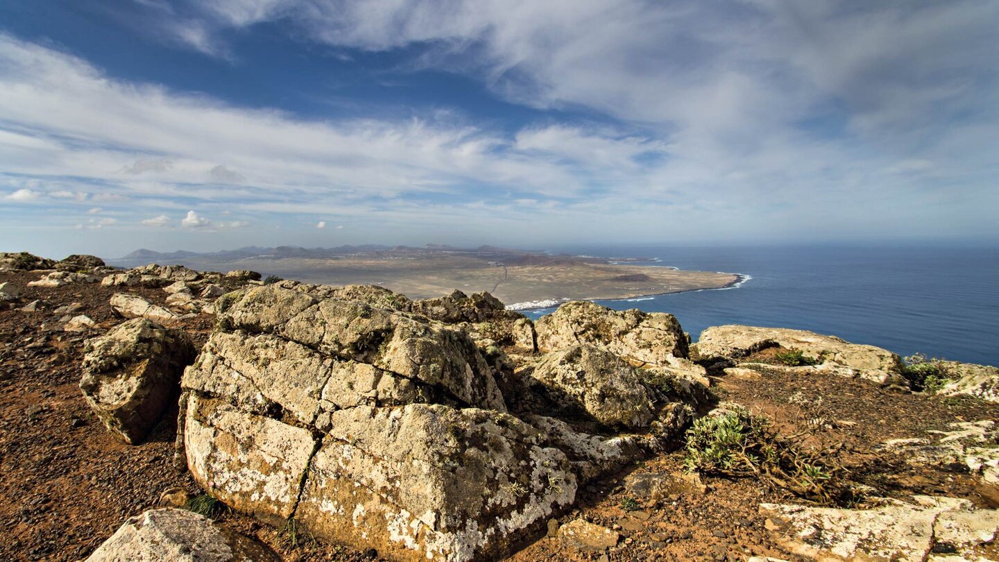 Ausblick von der Steilküste nahe des Mirador de Bosquecillo auf Lanzarote