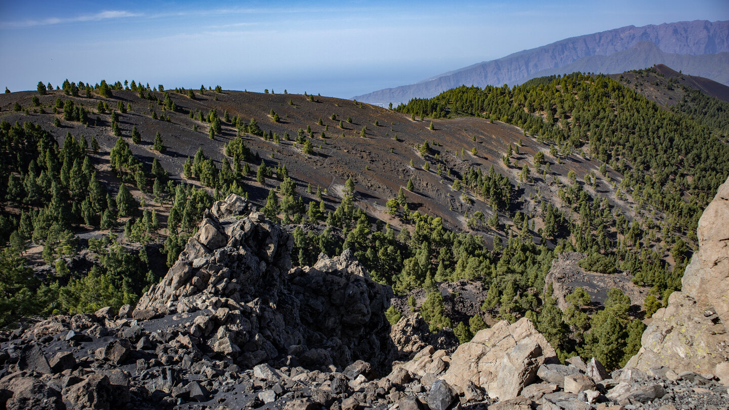 die Cumbre Vieja mit Birigoyo und der Gipfelkette der Caldera