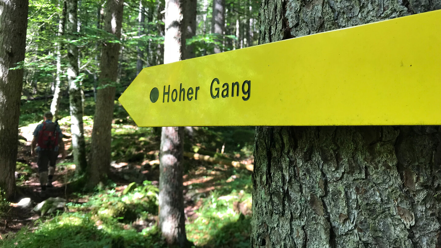 Wegweiser zum Hohen Gang