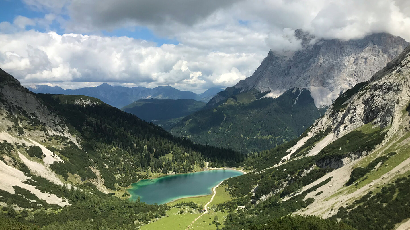 Bergkulisse mit dem Seebensee und der Zugspitze