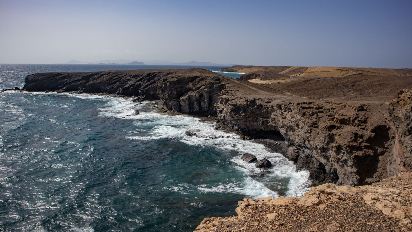 am Horizont erblickt man die Inseln Los Lobos und Fuerteventura