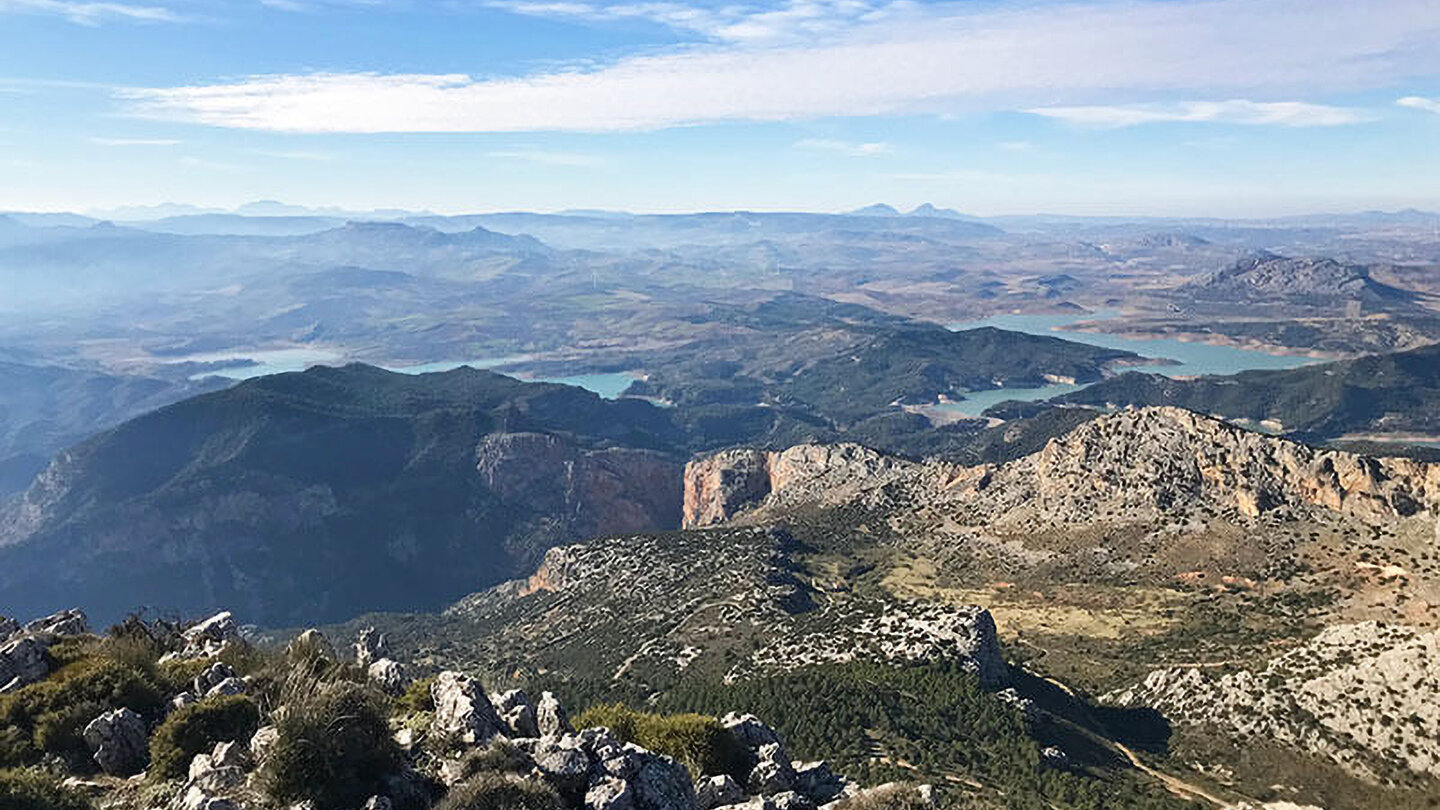 Blick über das Hinterland und die Stauseen des Rio Guadalhorce Aussicht über Hinterland und Stauseen des Rio Guadalhorce