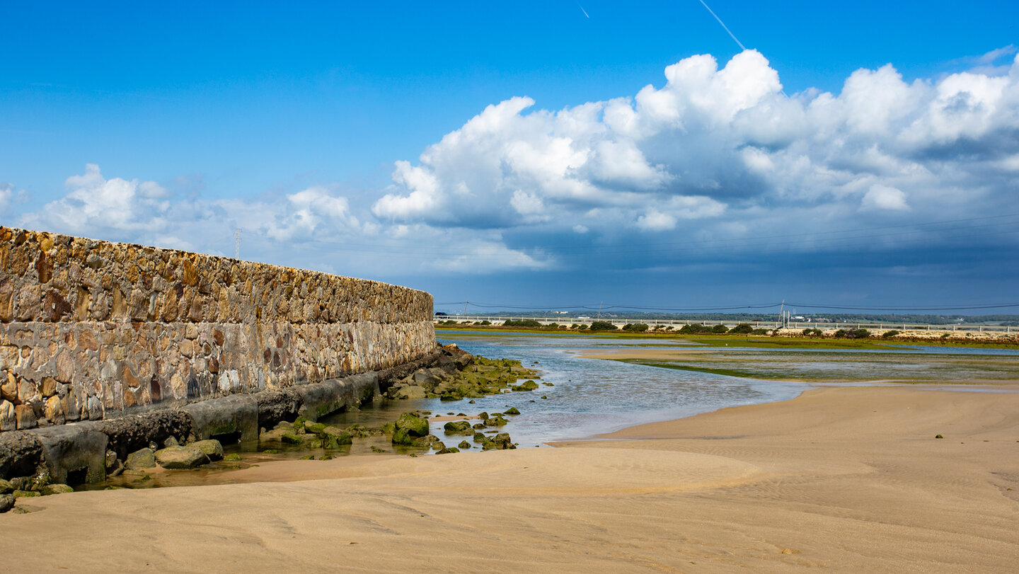 Ender der Playa del Cañadillo an der Mündung des Río Barbate