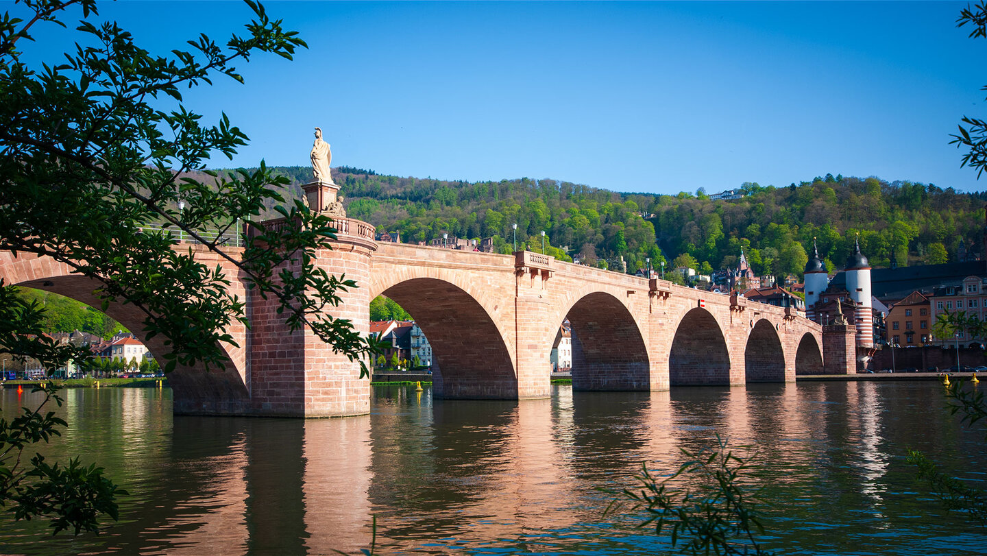 die Alte Brücke über den Neckar in Heidelberg die Alte Brücke über den Neckar in Heidelberg