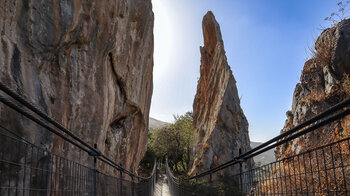 Hängebrücke im Parque periurbano de Zuheros