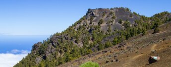 Blick zum Pico Nambroque mit dem Atlantik im Hintergrund