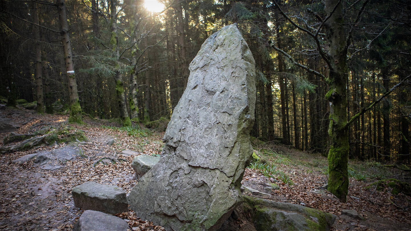 Felsstele auf der Route zum Donon