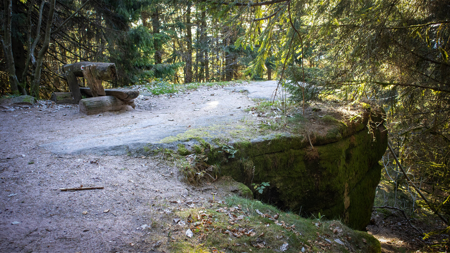 Rastplatz auf einer Felsplattform