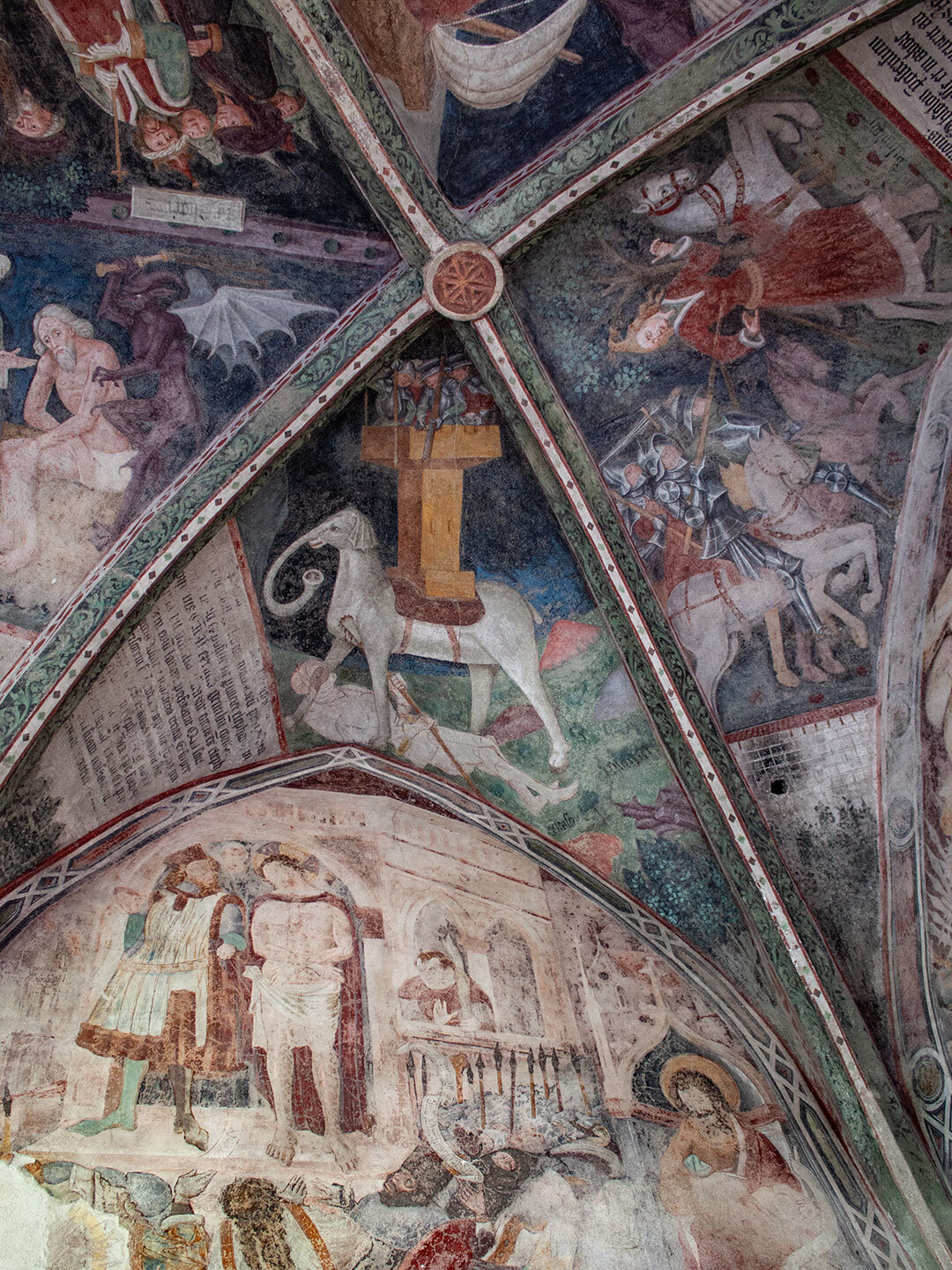 Kreuzgewölbe mit Freskenmalerei im Kloster Neustift bei Brixen Kreuzgewölbe mit Freskenmalerei im Kloster Neustift