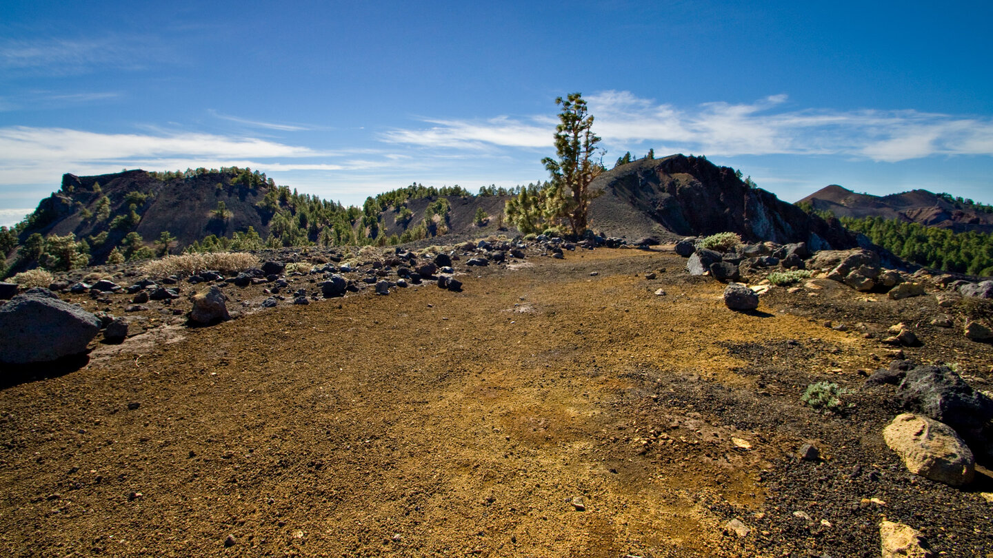 die Ruta de los Volcánes vor dem Krater Hoyo Negro und dem Nambroque