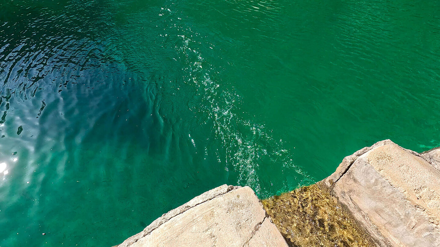 das Wasserbecken Pozo Batán am Río Higuerón