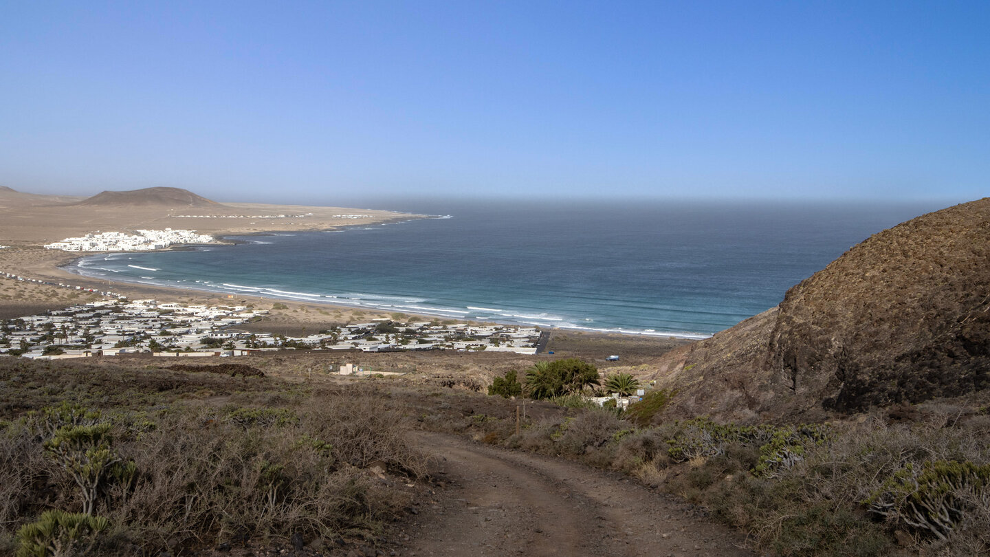 Blick auf Caleta de Famara vom Wanderweg Blick auf Caleta de Famara