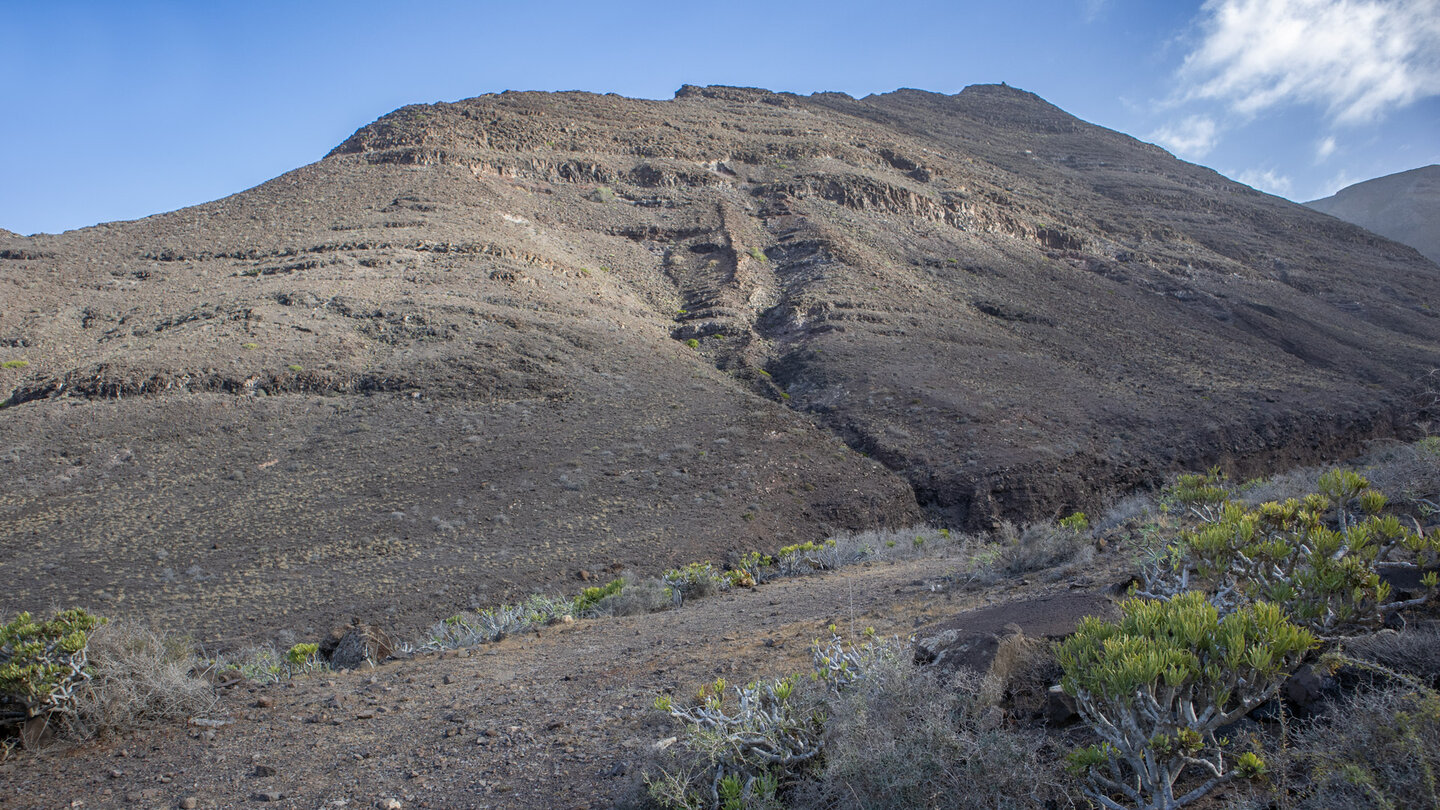 die Bergzüge des Famara-Gebirges über der Schlucht Barranco de Poceta ergzüge des Famara-Gebirges über dem Barranco de Poceta