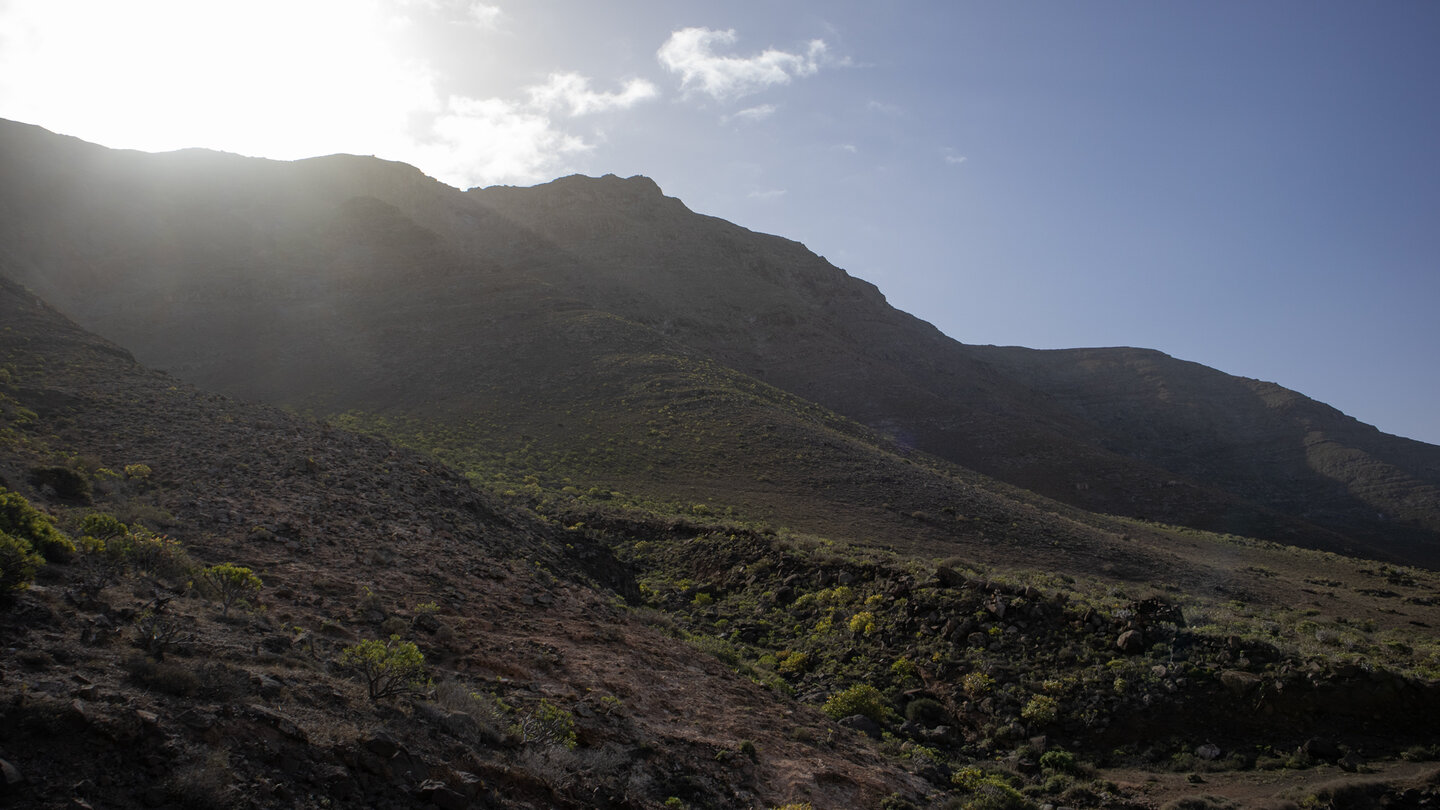 die Sonne strahlt über dem Risco de Famara die Sonne strahlt über dem Risco de Famara