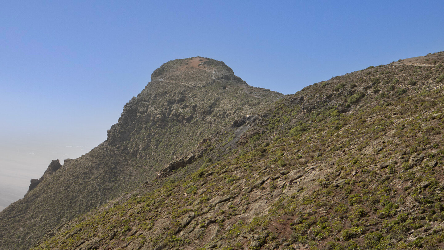 der Aussichtsberg El Castillejo im Famara-Gebirge der Aussichtsberg El Castillejo im Famara-Gebirge