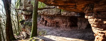Überhänge im Felsenmeer bei der Kalmit